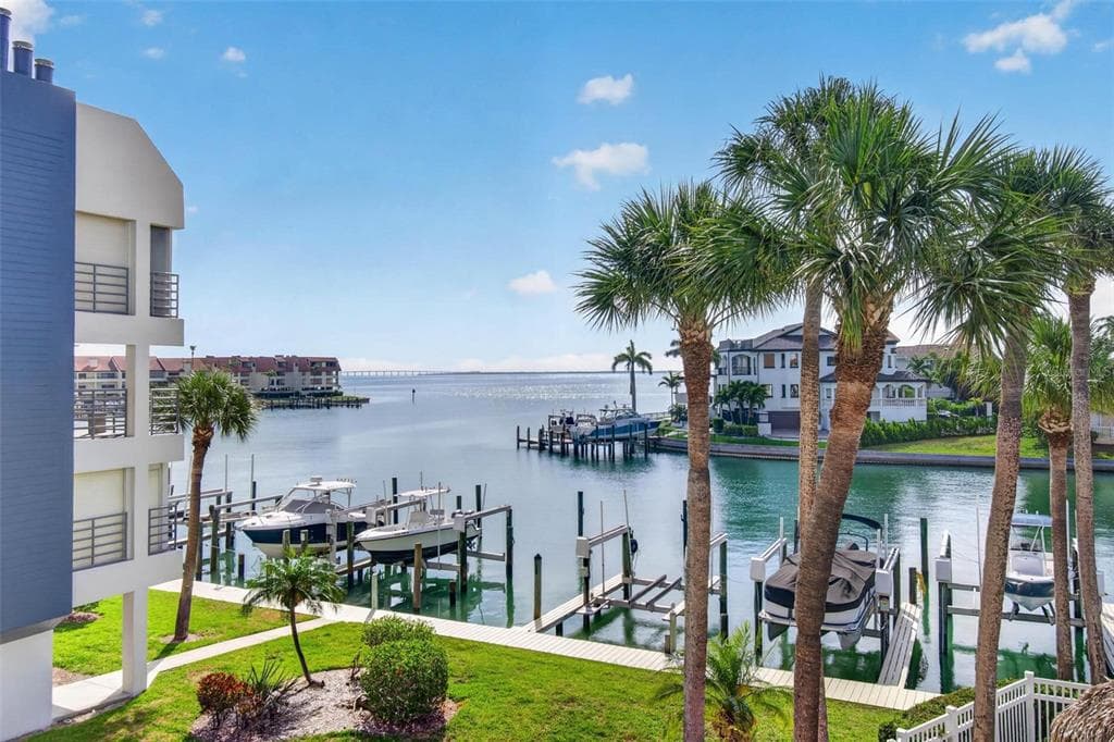 363 PINELLAS BAYWAY S 42 photo 1