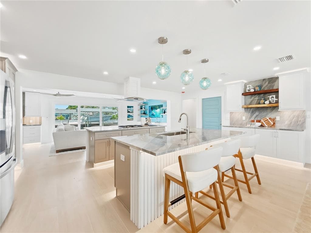 10304 KINGFISHER ROAD W photo 11