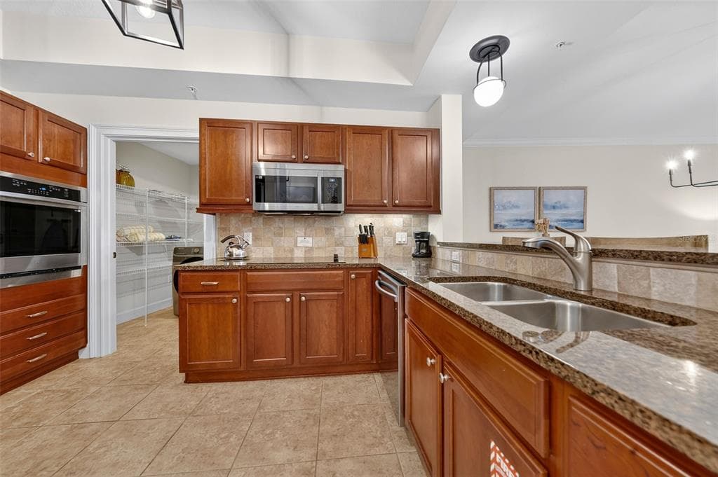 102 YACHT HARBOR DRIVE 365 photo 7
