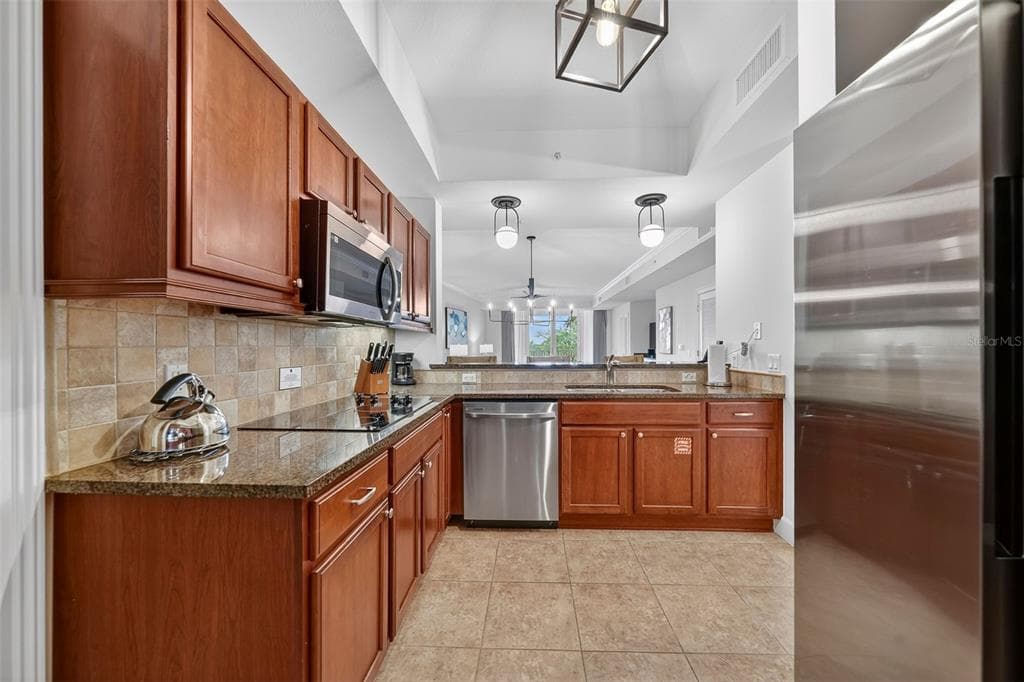 102 YACHT HARBOR DRIVE 365 photo 14