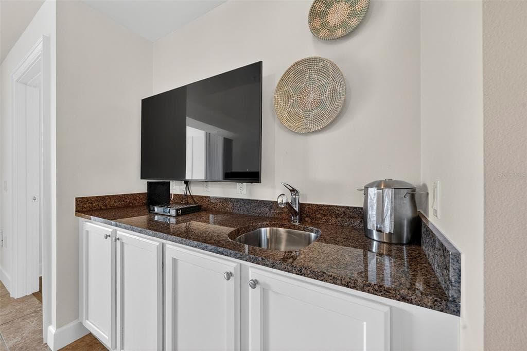 102 YACHT HARBOR DRIVE 365 photo 21