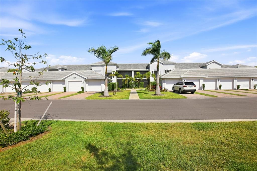 14214 HERITAGE LANDING BOULEVARD 816 photo 2
