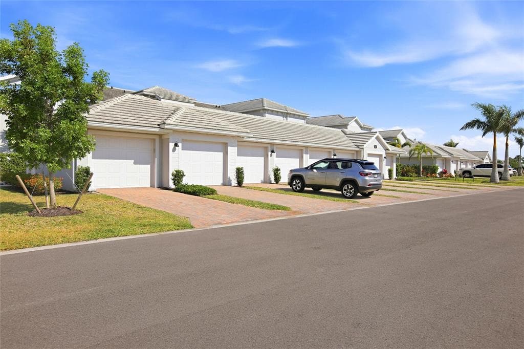 14214 HERITAGE LANDING BOULEVARD 816 photo 3
