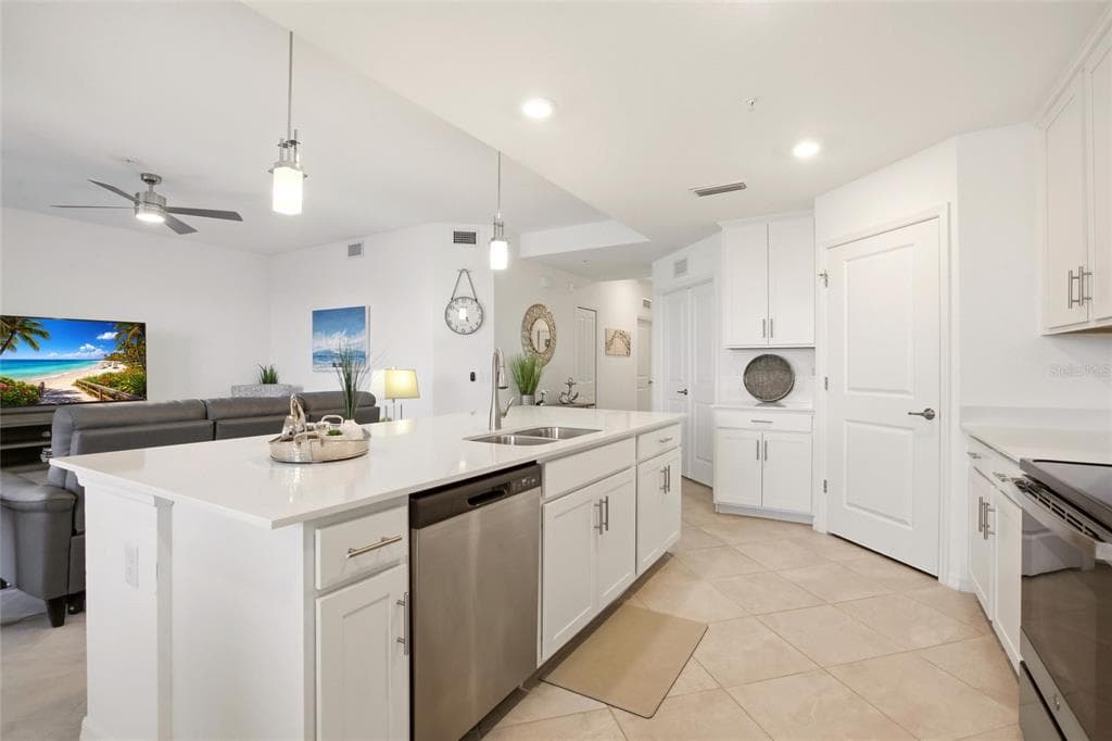 14214 HERITAGE LANDING BOULEVARD 816 photo 20