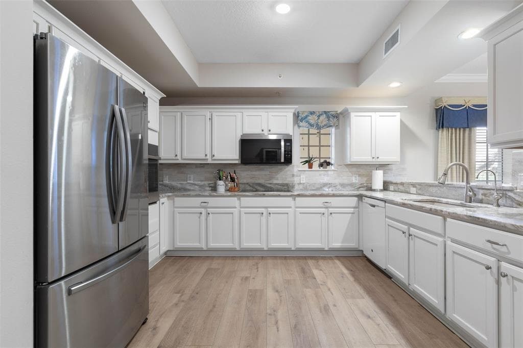102 YACHT HARBOR DRIVE 371 photo 11