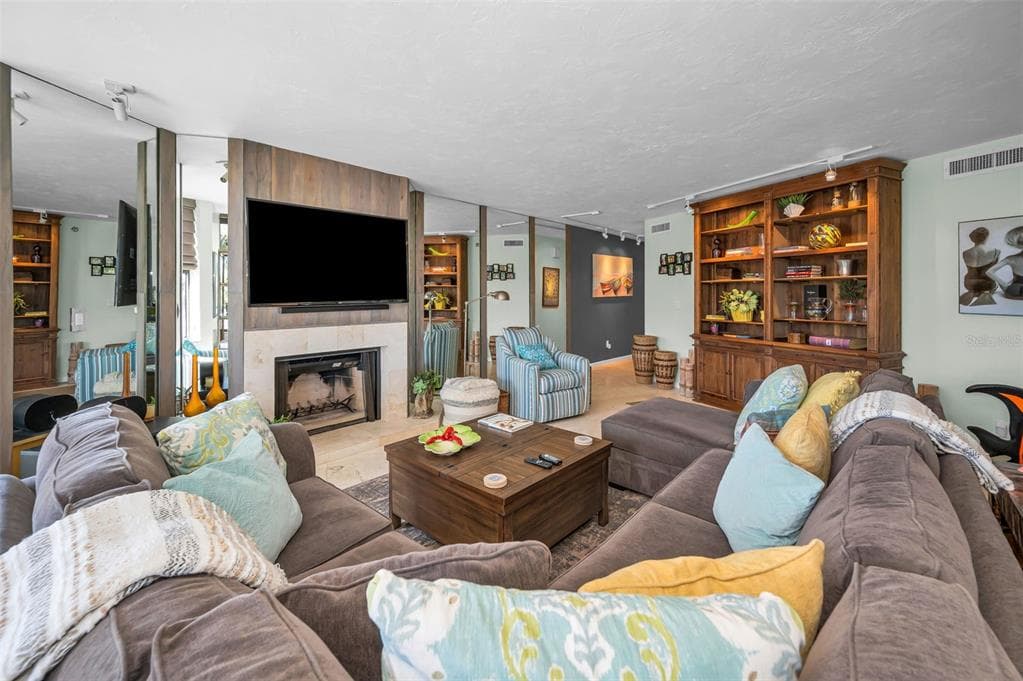 1660 GULF BOULEVARD 208 photo 23