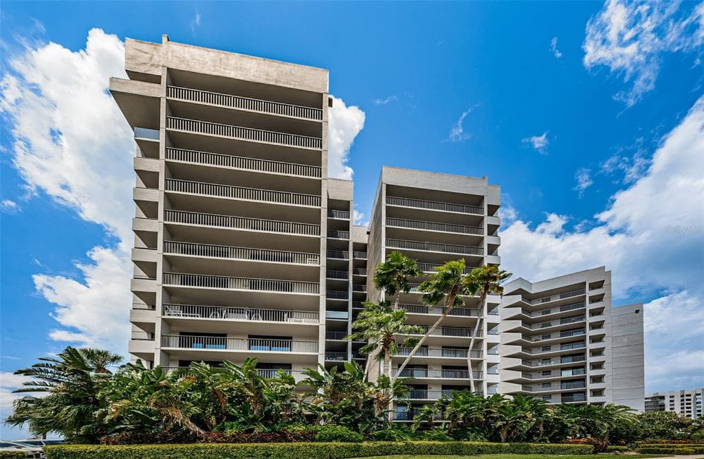 1660 GULF BOULEVARD #208 2