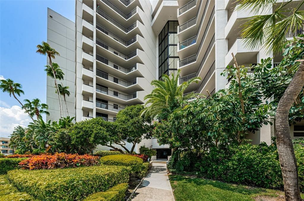1660 GULF BOULEVARD 208 photo 9
