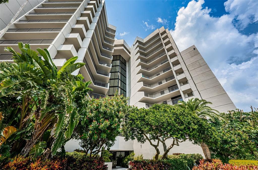 1660 GULF BOULEVARD 208 photo 10
