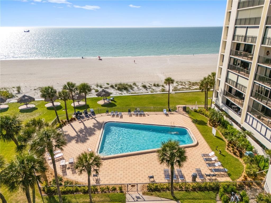 1460 GULF BOULEVARD 412 photo 5