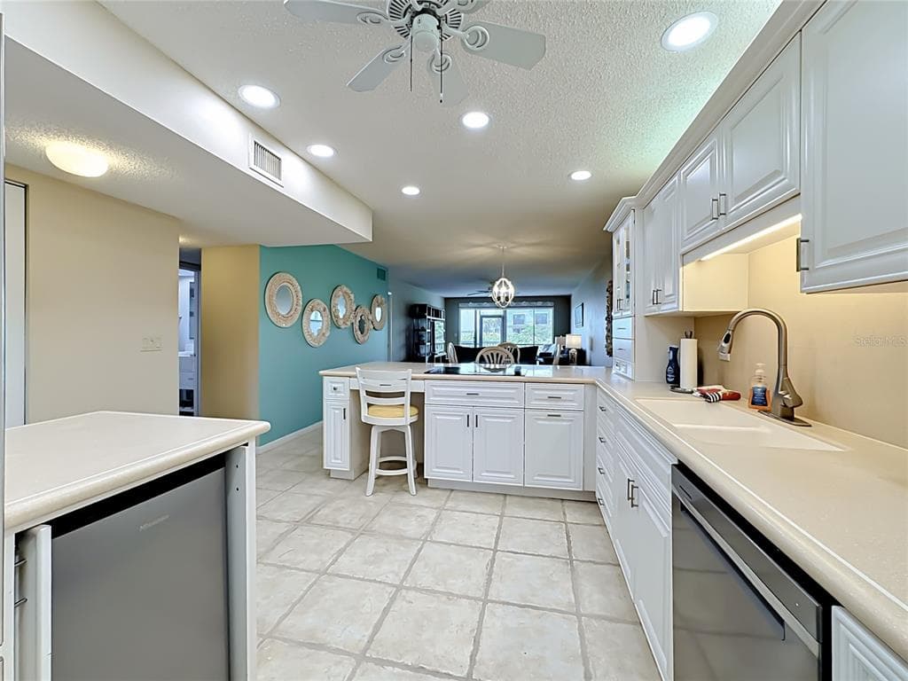 1515 PELICAN POINT DRIVE BA185 photo 16