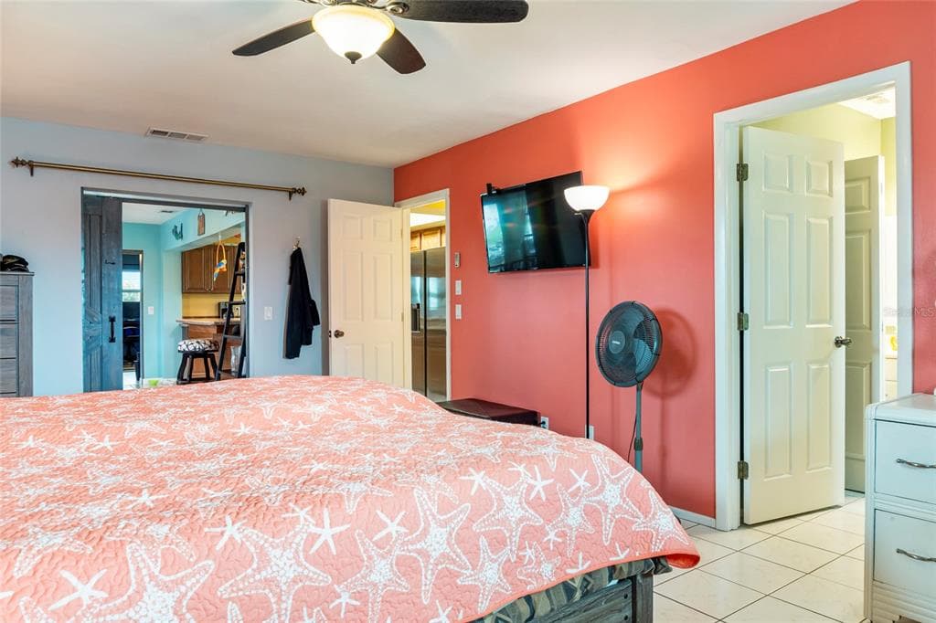 140 BARRE DRIVE NW photo 11