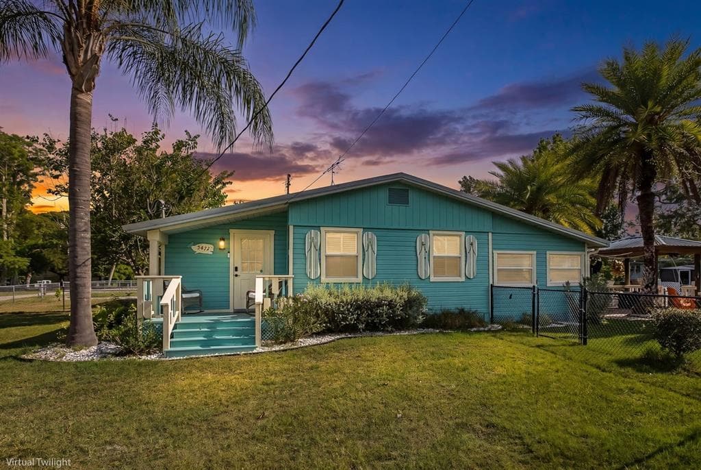5473 DARLENE STREET photo 2