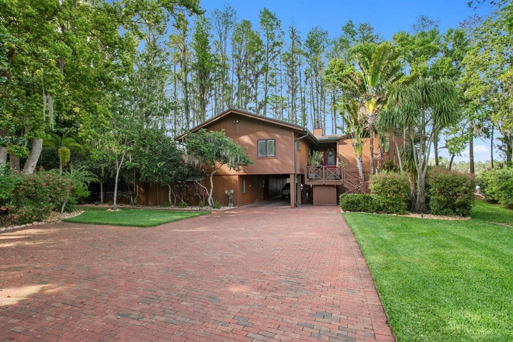 8817 ROBERTS ROAD photo 2