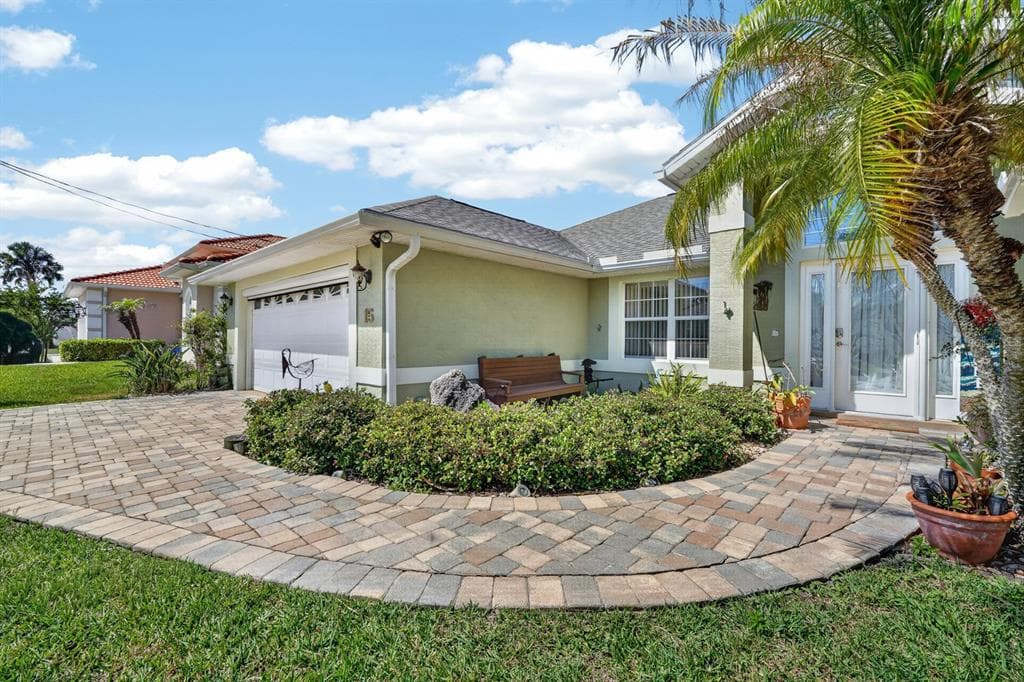 15 CRANDON COURT photo 9