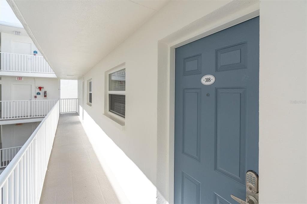 19610 GULF BOULEVARD 308 photo 4