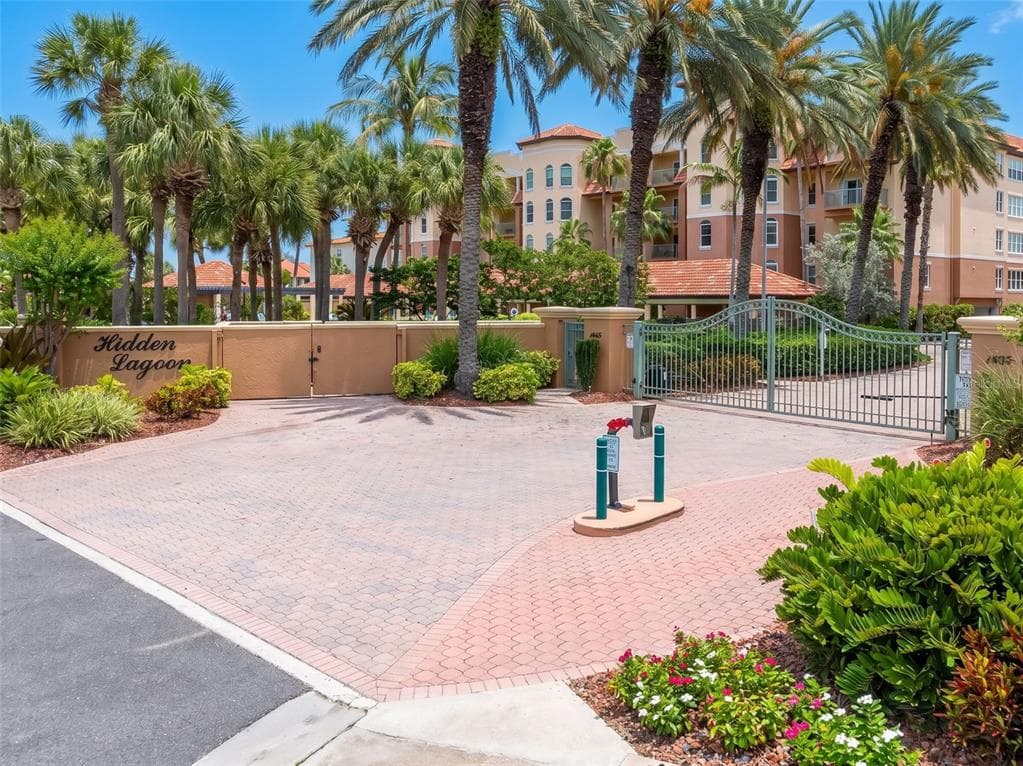 1695 PINELLAS BAYWAY S D1 photo 2