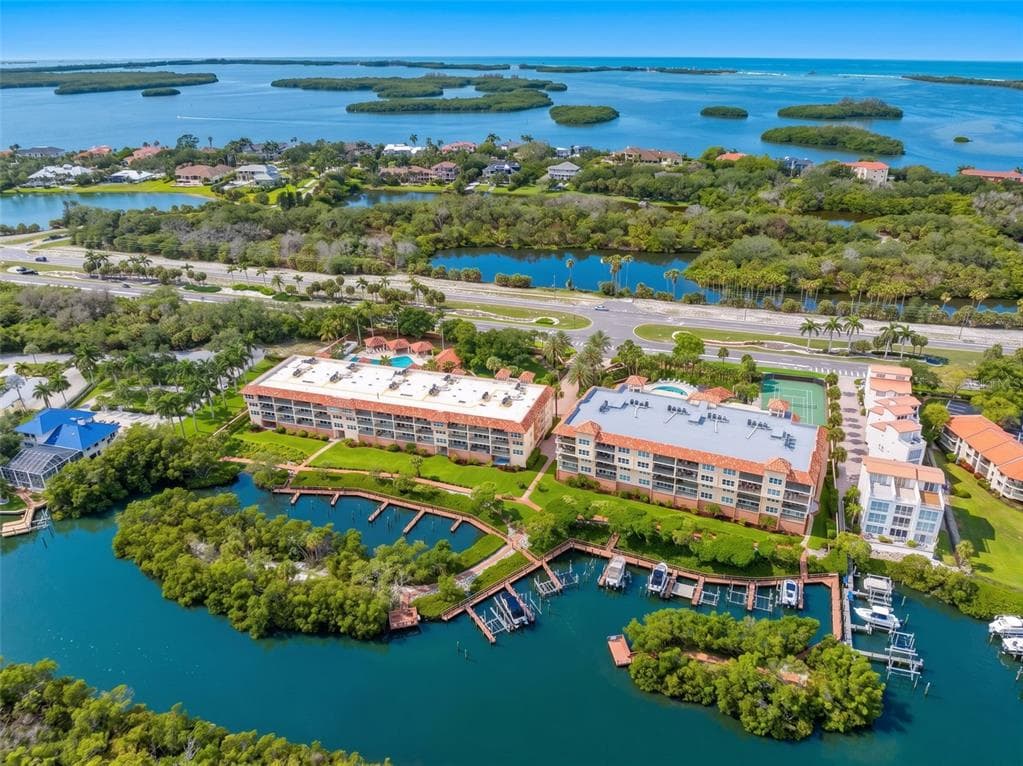 1695 PINELLAS BAYWAY S D1 photo 3