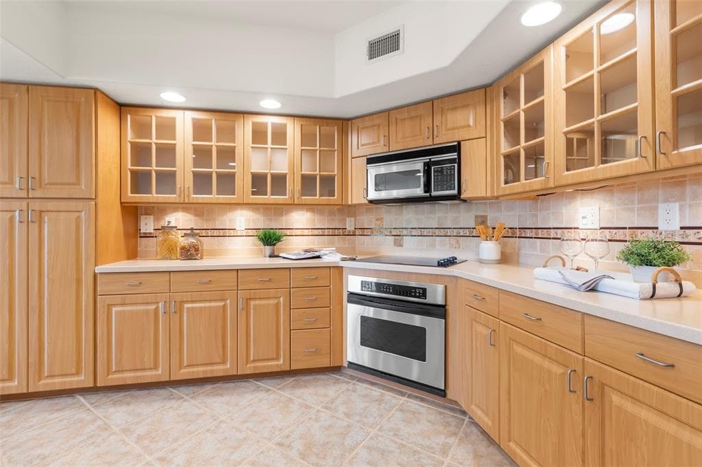 1695 PINELLAS BAYWAY S D1 photo 11