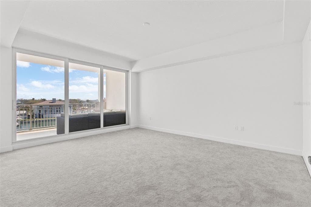 125 ISLAND WAY 403 photo 23