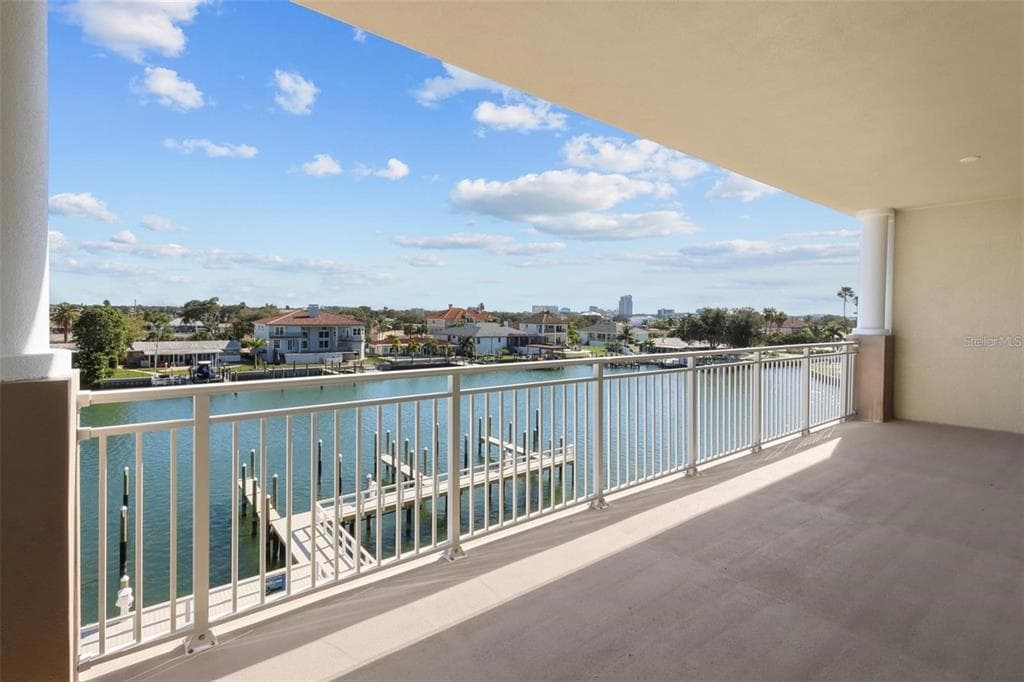 125 ISLAND WAY 403 photo 7
