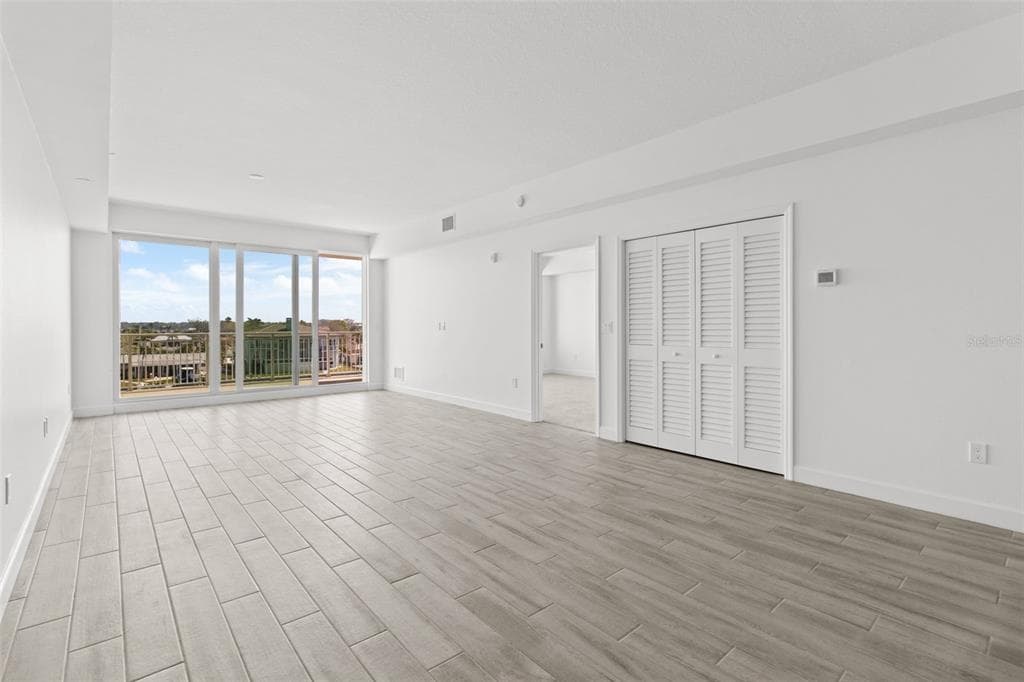 125 ISLAND WAY 403 photo 20