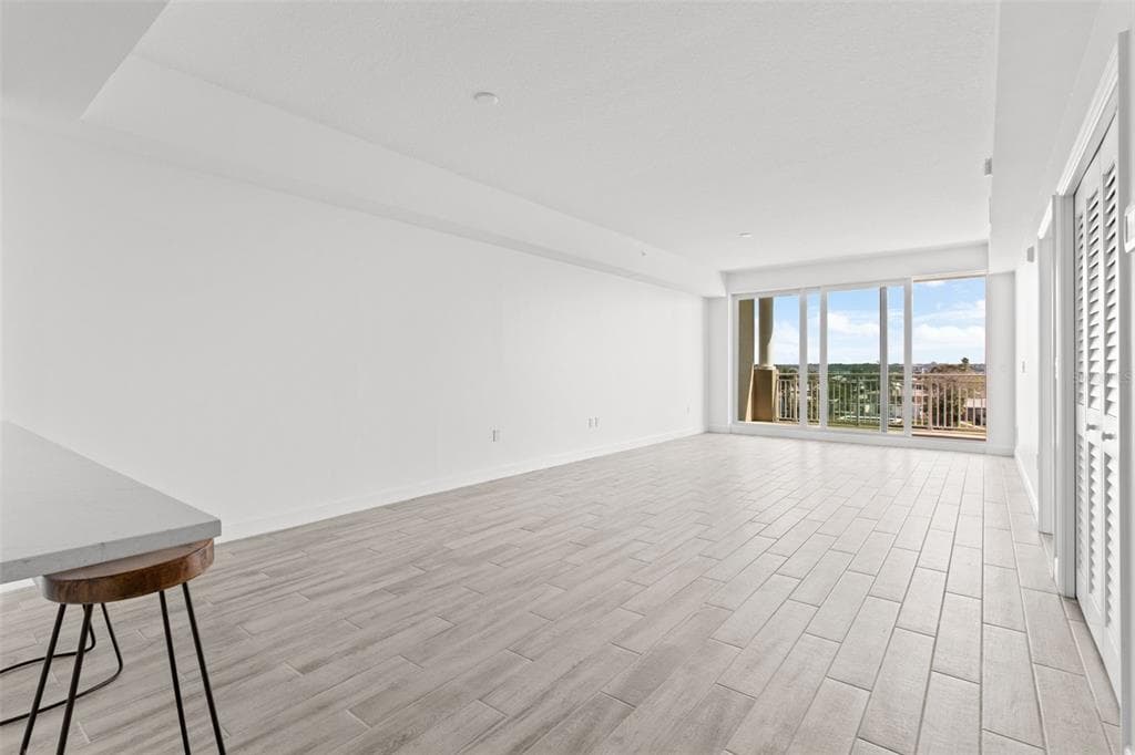 125 ISLAND WAY 403 photo 19