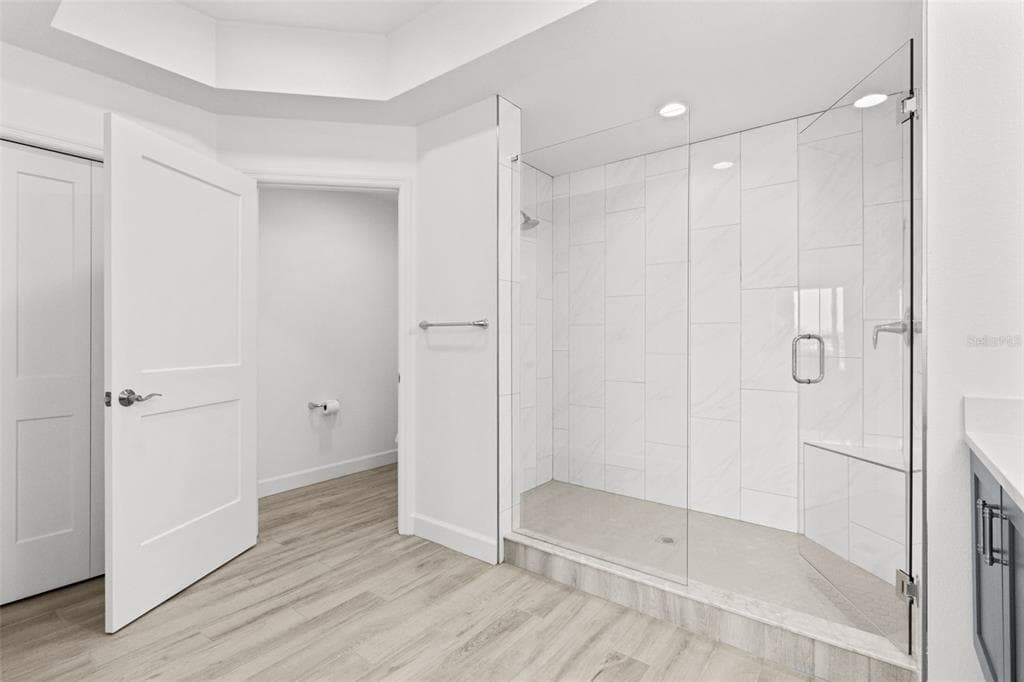 125 ISLAND WAY 403 photo 25