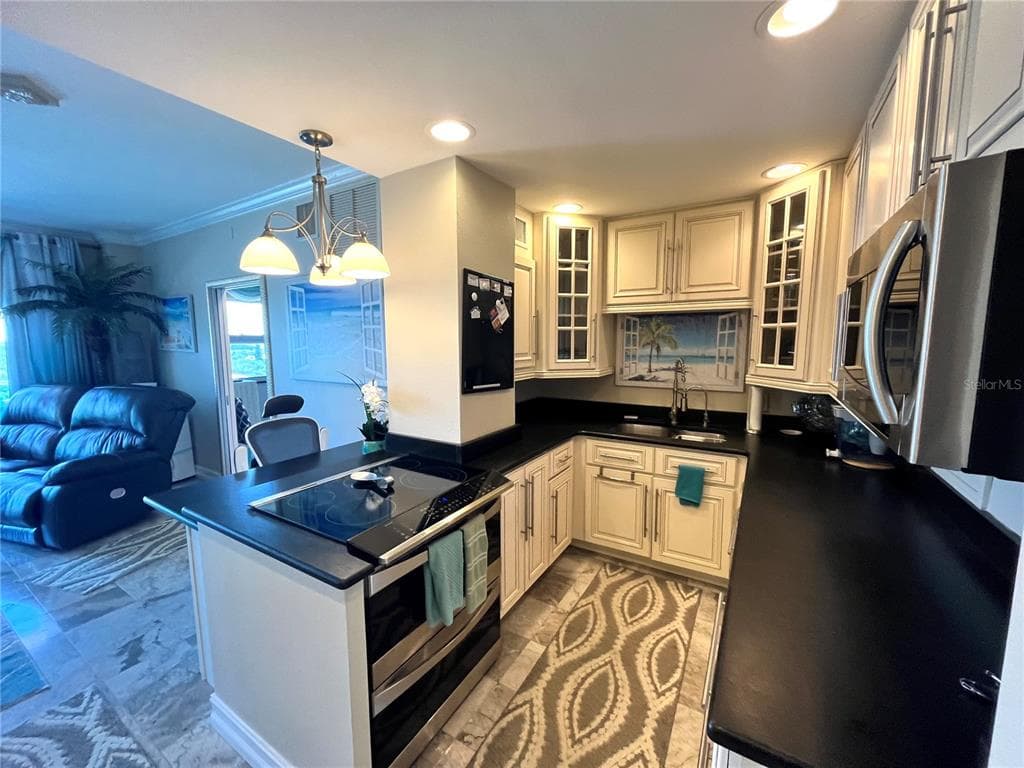 880 MANDALAY AVENUE N610 photo 24