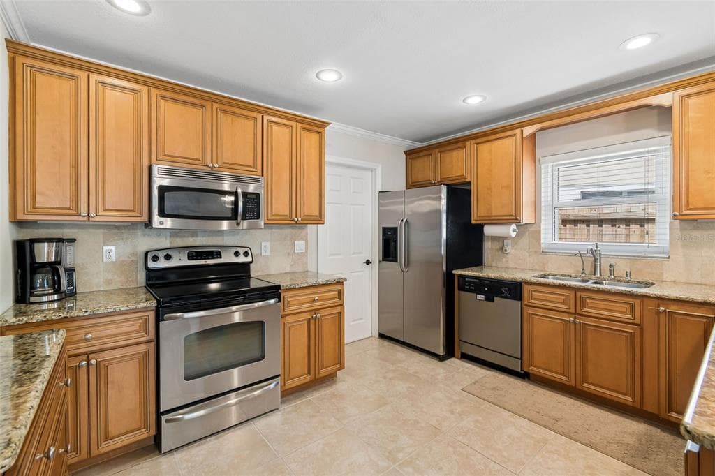 1005 HIGHGROVE COURT photo 21