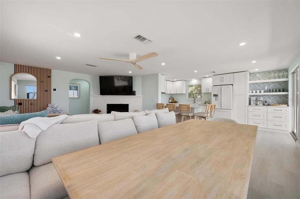 118 9TH STREET N photo 11