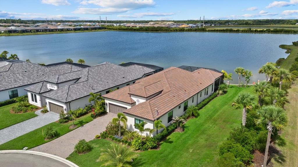 556 BOCELLI DRIVE photo 2
