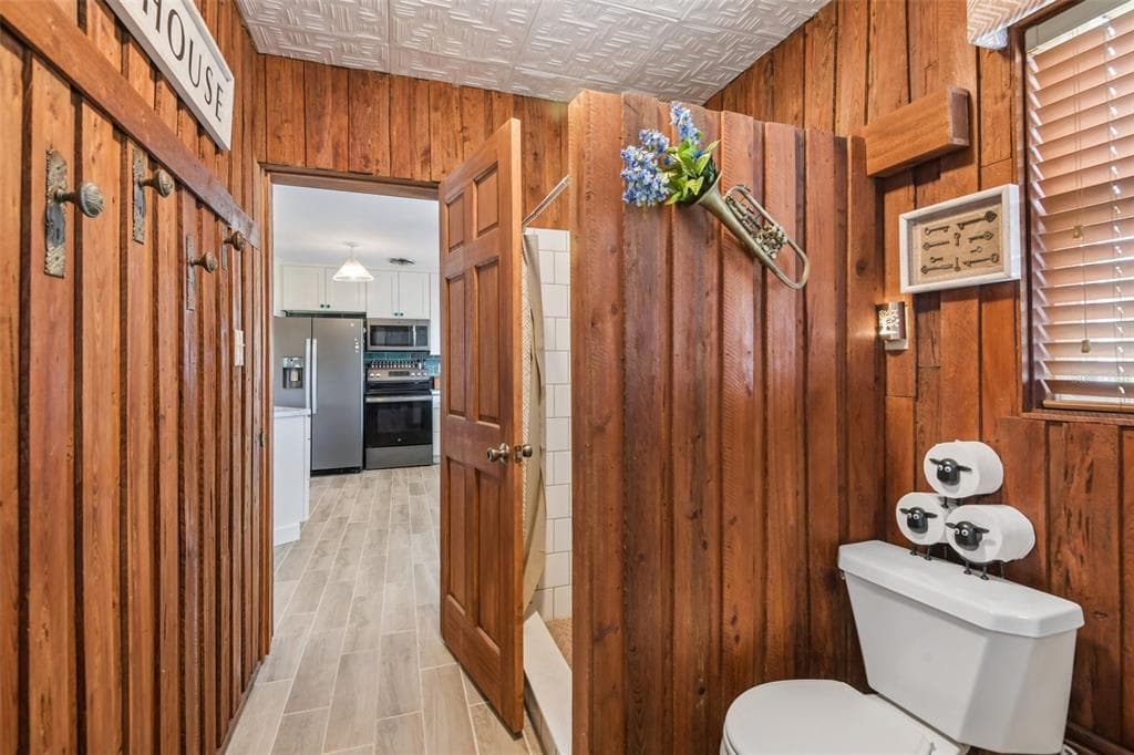 8212 HAYWARD LANE photo 23