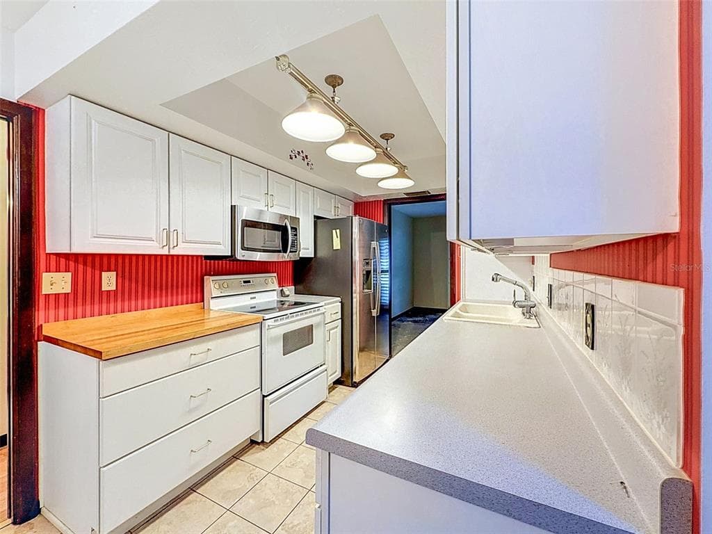 18202 OAKDALE RD photo 23