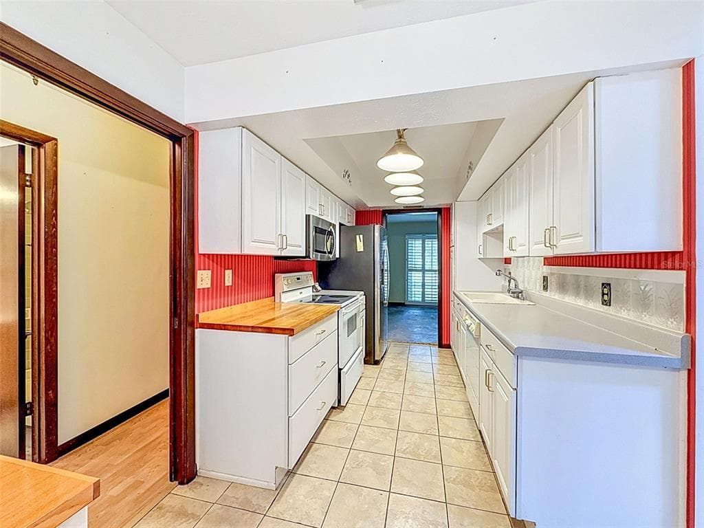 18202 OAKDALE RD photo 22