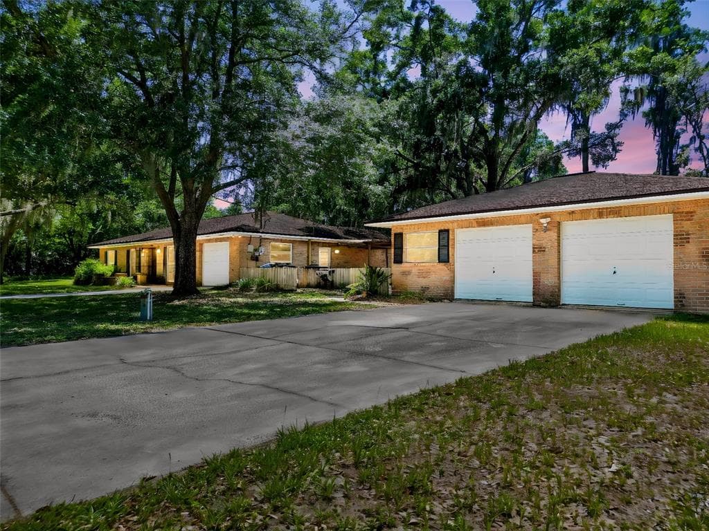 18202 OAKDALE RD photo 1