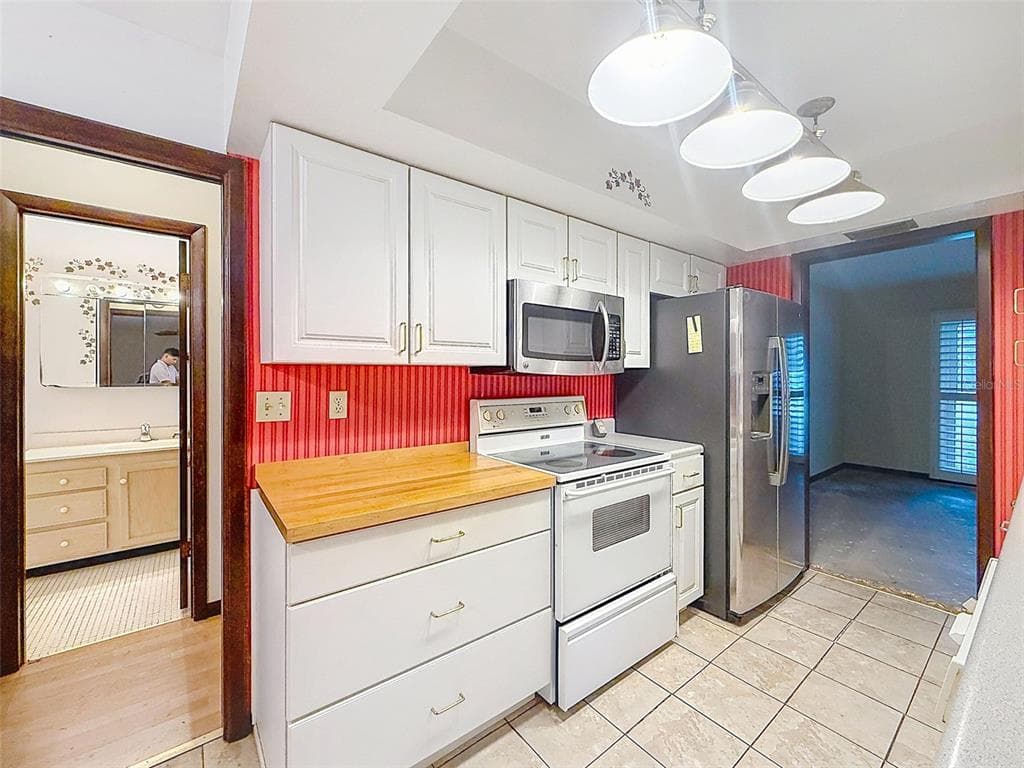 18202 OAKDALE RD photo 24