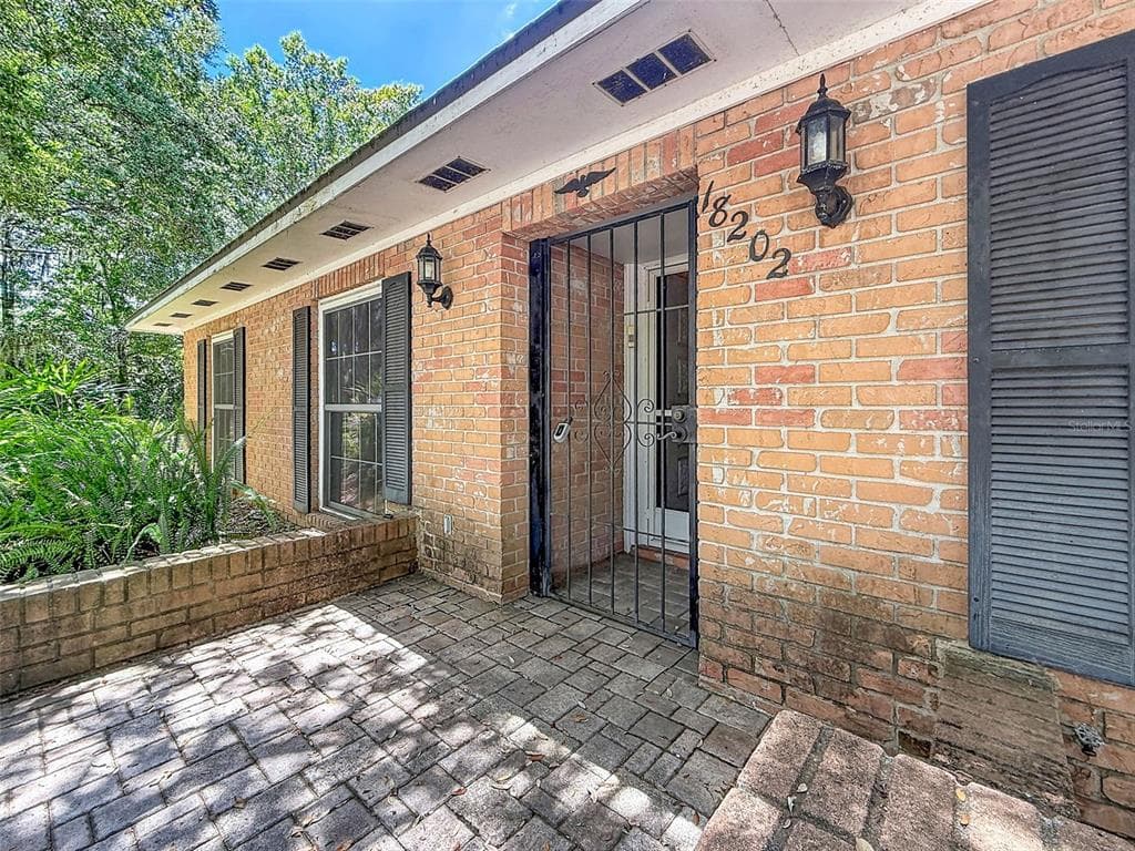 18202 OAKDALE RD photo 14