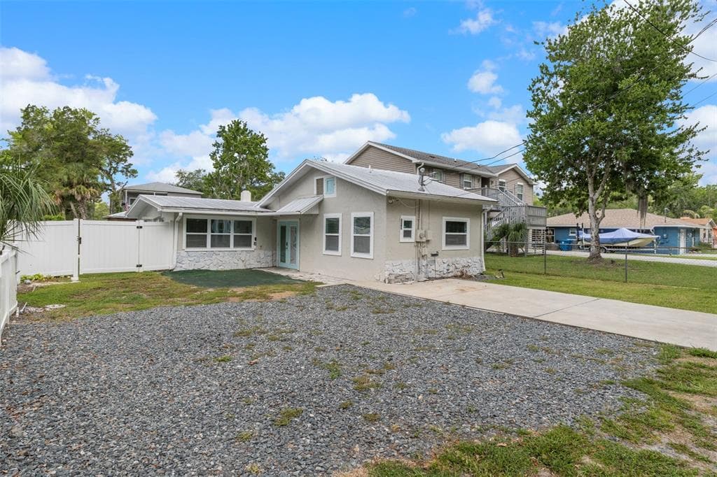 6245 WAVERLY ROAD photo 1