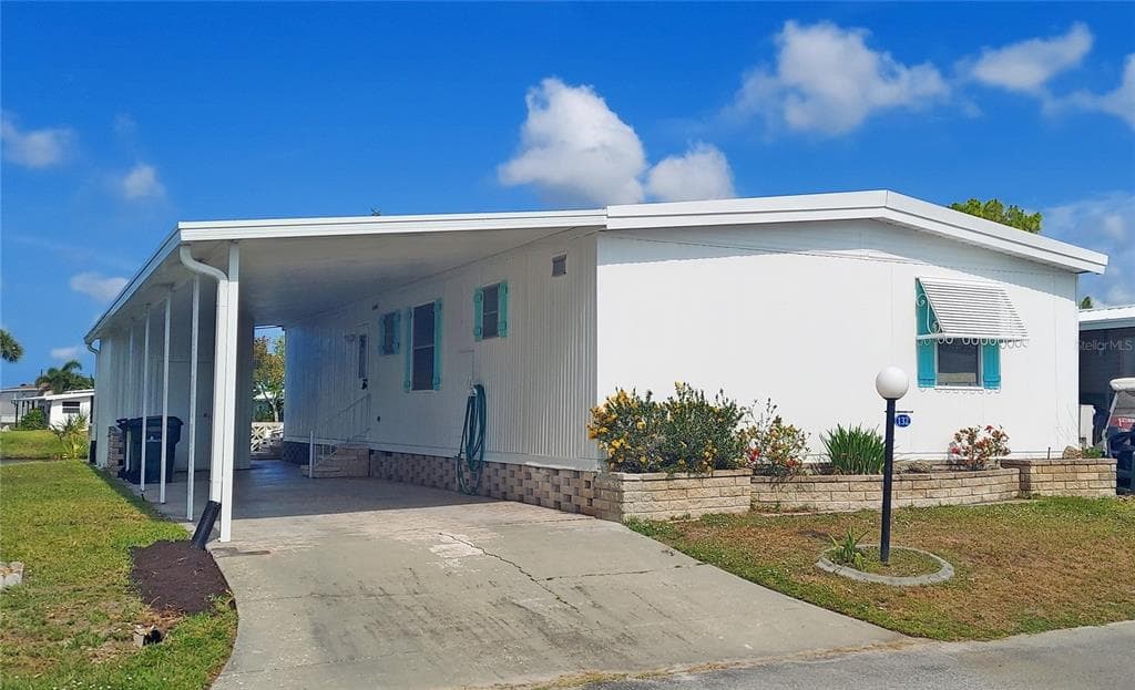 132 BERMUDA WAY photo 2