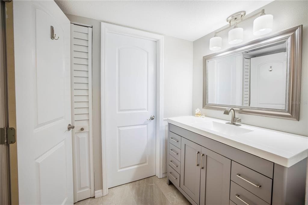 7300 SUN ISLAND DRIVE S 602 photo 23