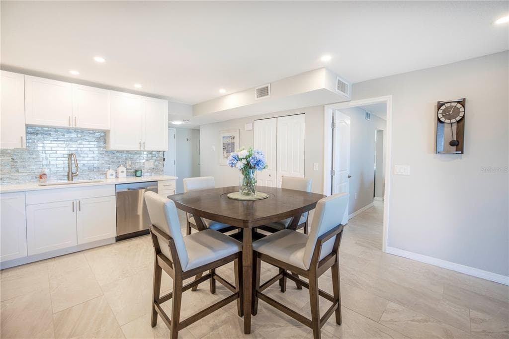 7300 SUN ISLAND DRIVE S 602 photo 16