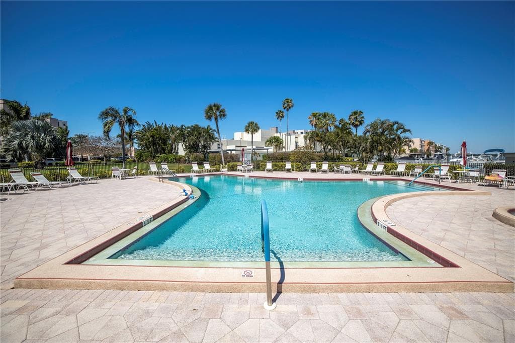 7300 SUN ISLAND DRIVE S 602 photo 3