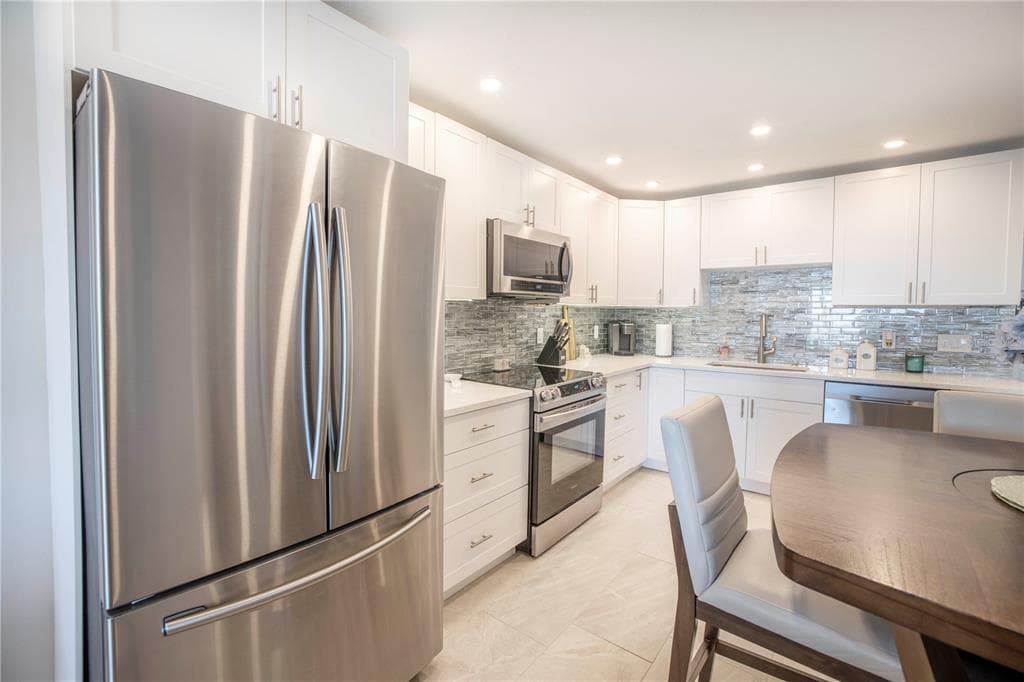 7300 SUN ISLAND DRIVE S 602 photo 14