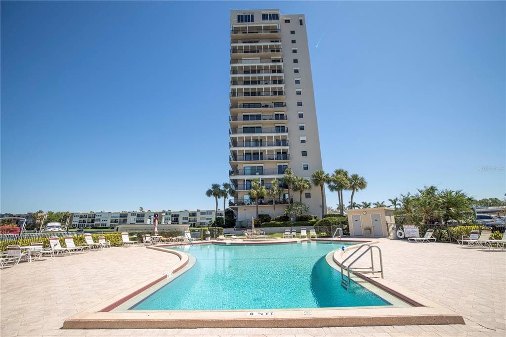 7300 SUN ISLAND DRIVE S 602 photo 8