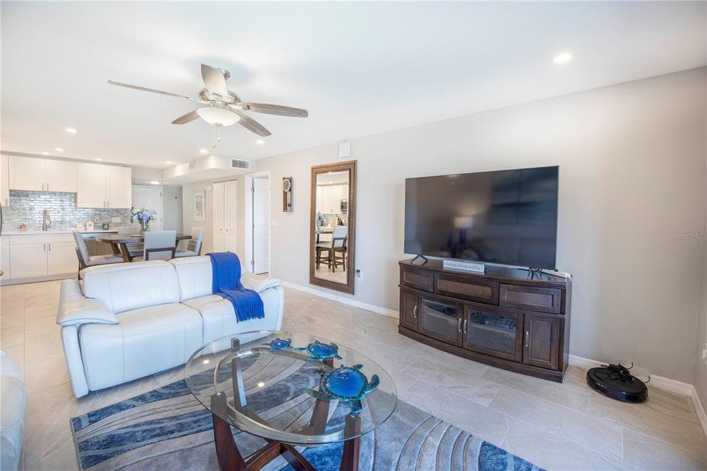 7300 SUN ISLAND DRIVE S 602 photo 21