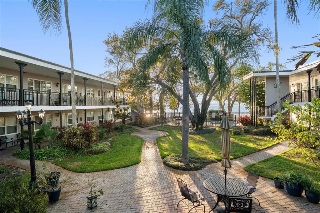 1101 VICTORIA DRIVE 7 photo 1