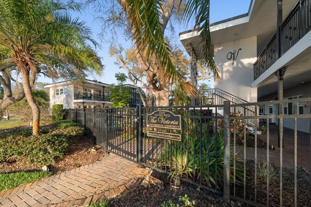 1101 VICTORIA DRIVE 7 photo 24