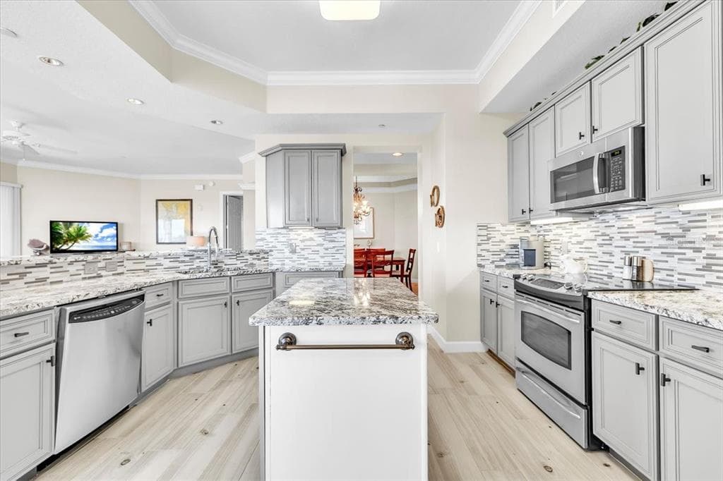 8560 AMBERJACK CIRCLE 301 photo 19
