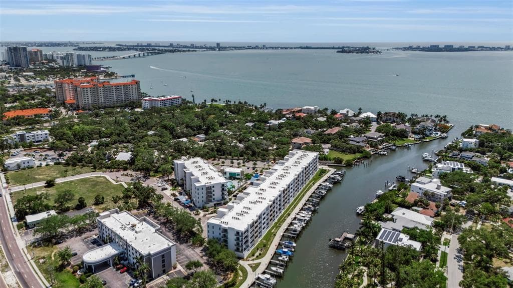 1703 N TAMIAMI TRAIL #211 1